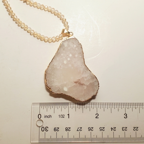 Druzy Quartz Pendant on 14" Neclace with Sparkly Champagne Pink Glass Beads NWT - Picture 7 of 8